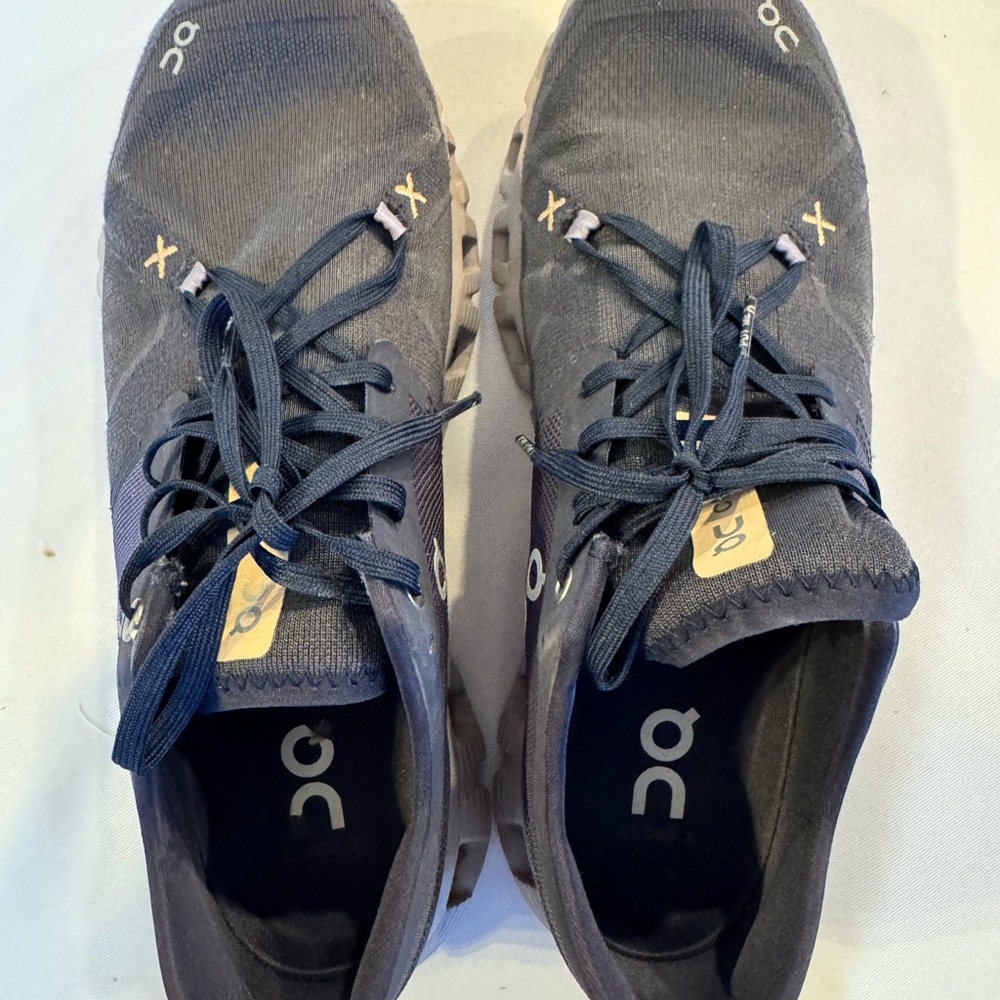 On Cloud Running  Shoes